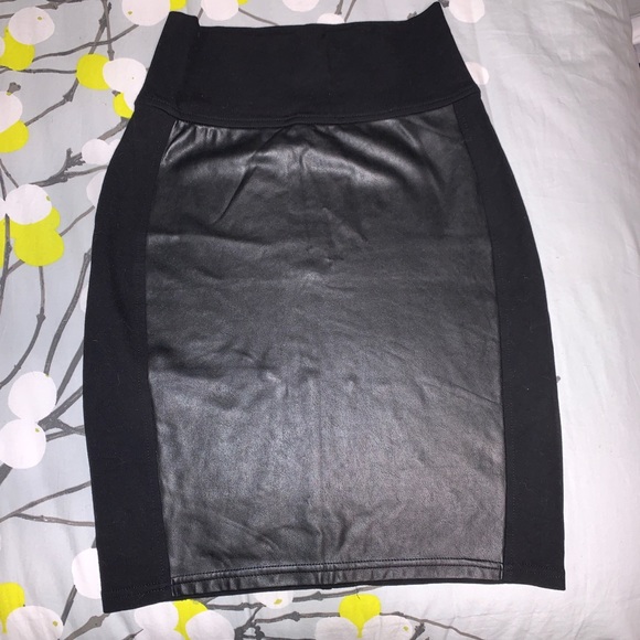 Aritzia Wilfred free, faux leather, high waisted mini skirt - Picture 1 of 5